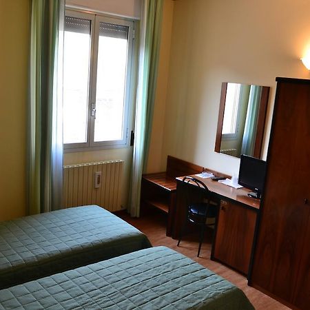 פיאנורו Albergo Elena מראה חיצוני תמונה