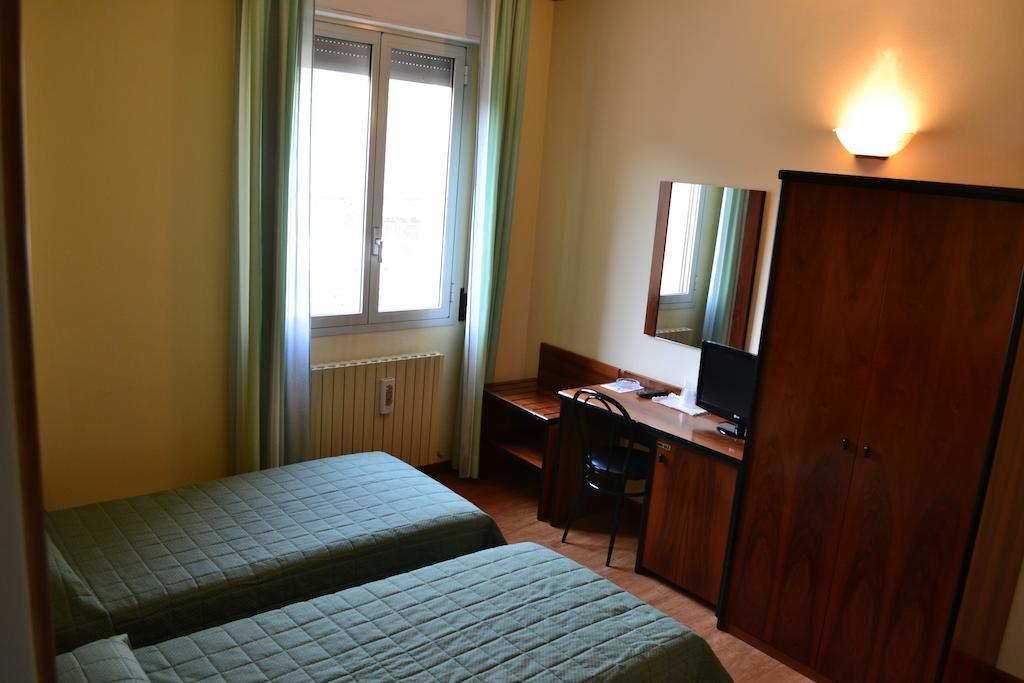 פיאנורו Albergo Elena מראה חיצוני תמונה